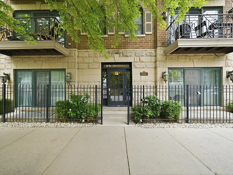 1144 W Roscoe St #3W — Photo 2