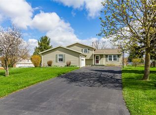 49 Dawn Valley Dr, Rochester, NY 14623