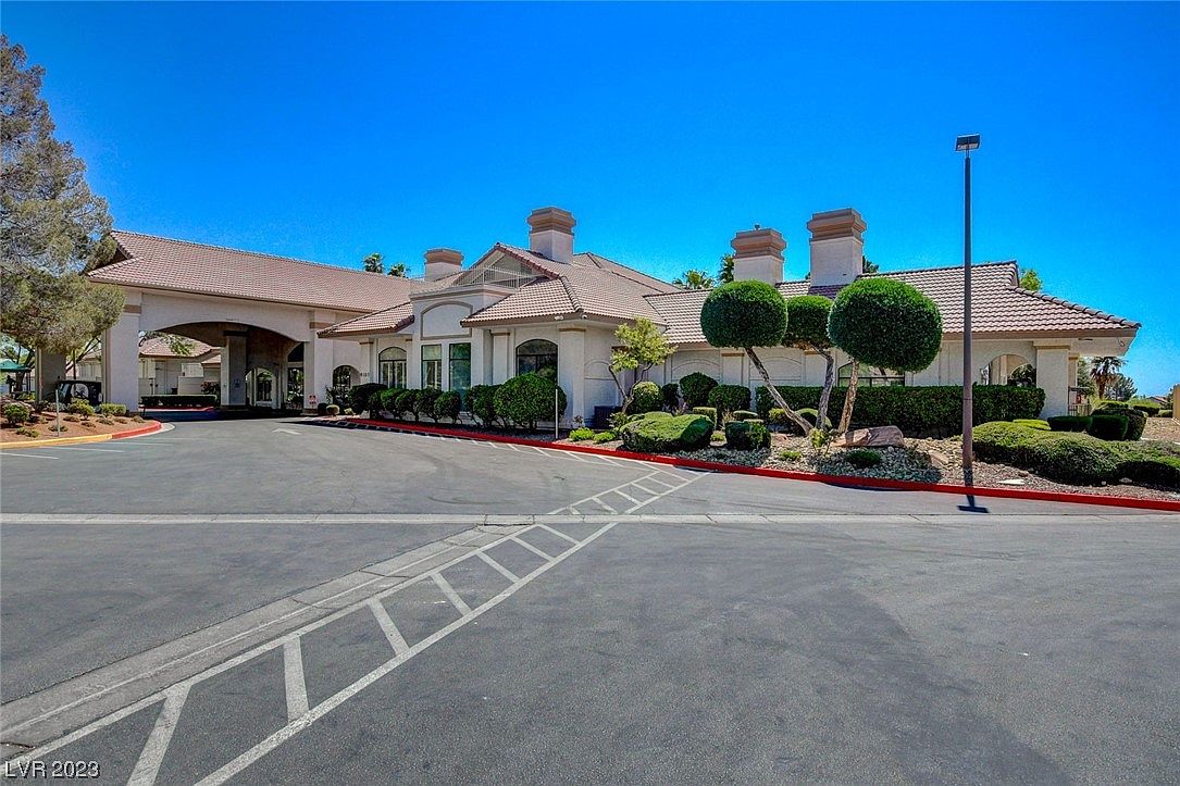 4929 Fiesta Lakes St