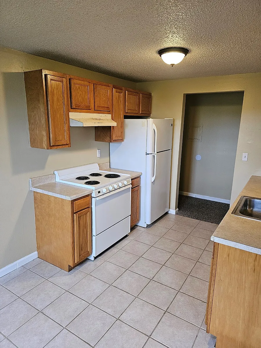 Building Photo - 6556 Lincoln Ave #D
