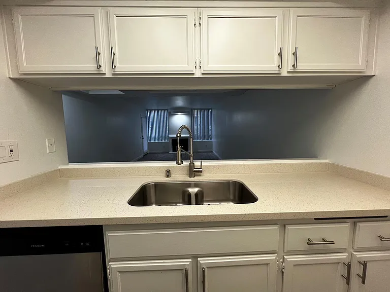 Canoga Luxury Apartments — Photo 51