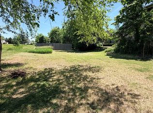 3050 N Center Point Rd, Cedar Rapids, IA 52402