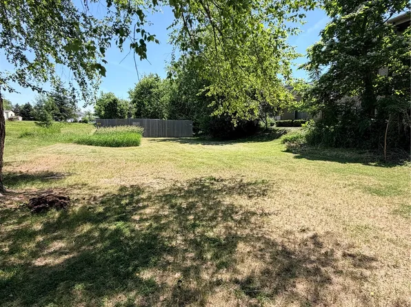 3050 N Center Point Rd, Cedar Rapids, IA 52402