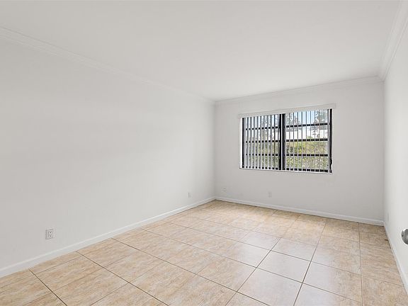 4th image of 2307 Taylor St APT 203