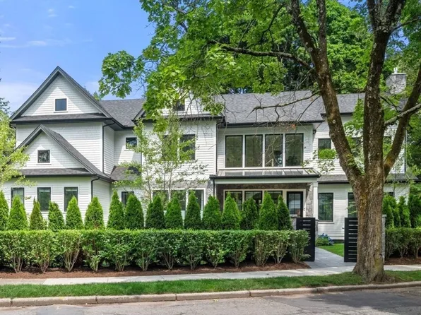 197 Nehoiden Rd, Newton, MA 02468