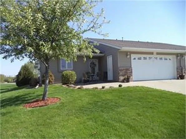 360 S Rolling Hills Dr, Le Center, MN 56057