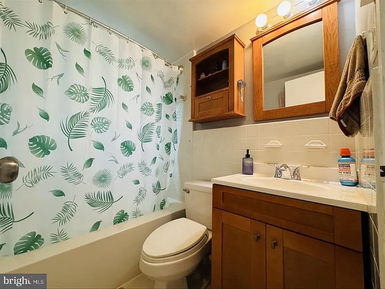 2030 N Vermont St #104 — Photo 3