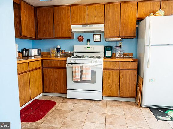 4th image of 641 Whittier Dr