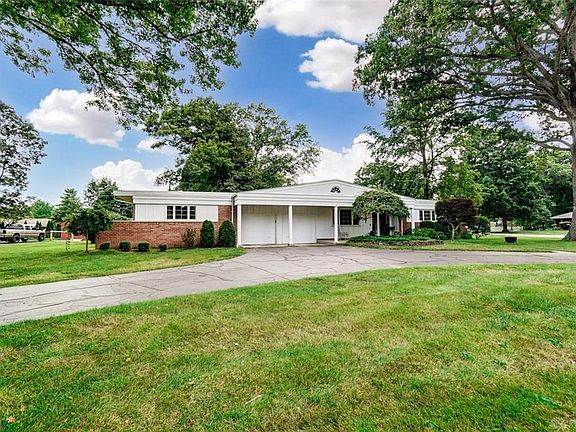 2nd image of 3351 Leawood Dr
