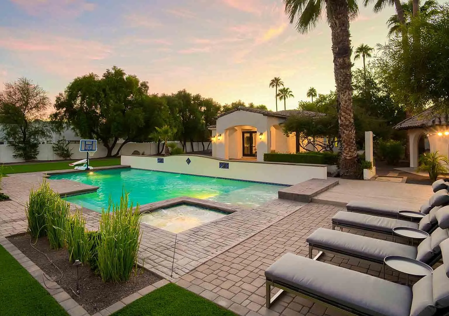 8 bed, 6.0 bath, 7000 sqft, $25,000 — Photo 2