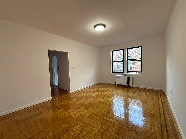 6264 Saunders St #4E — Photo 3