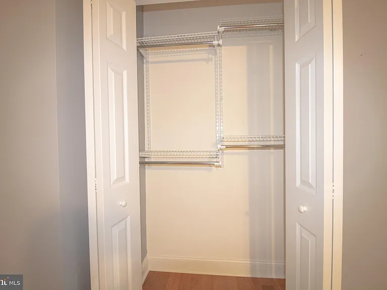 1127 Thackary Ct — Photo 13