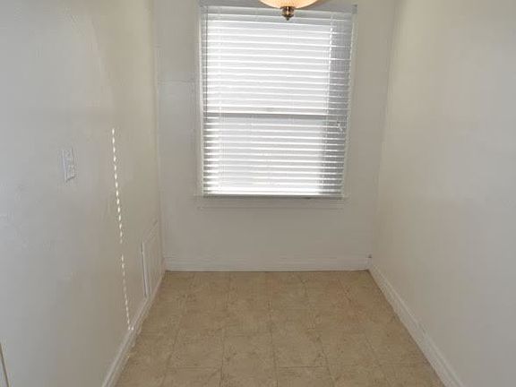 5th image of 220 S Catalina St