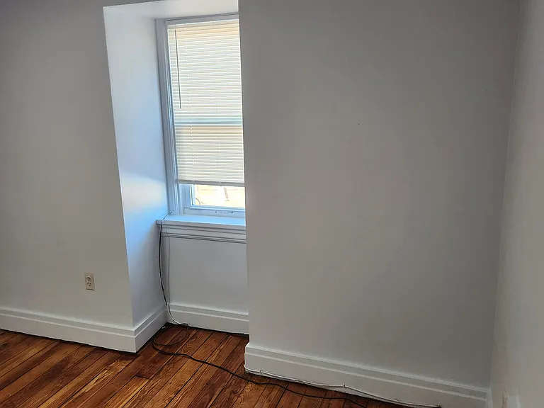 545-547 W Maple St #5 — Photo 20