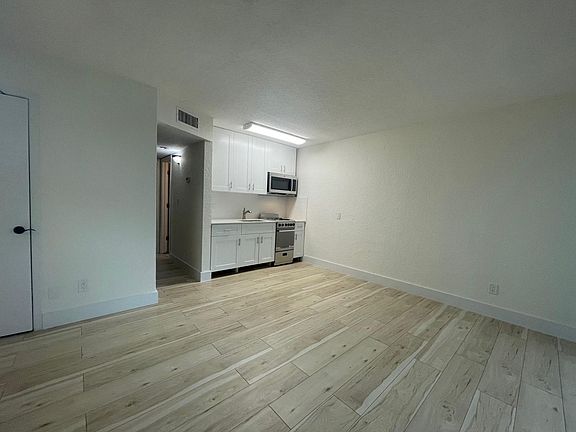 3rd image of 432 Auburn Dr APT 101