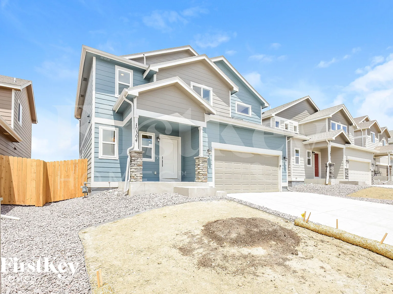 3 bed, 2.5 bath, 1643 sqft, $2,175 — Photo 2