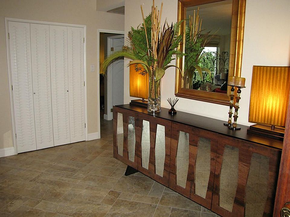 1st image of 5050 Woodway Dr APT 4H