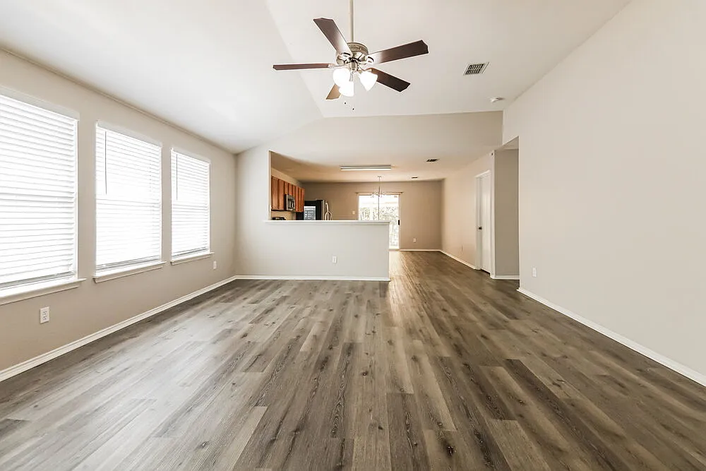4 bed, 2.0 bath, 1906 sqft, $1,785 — Photo 4