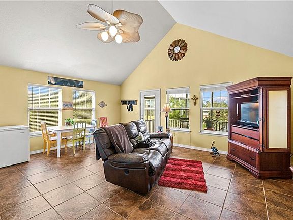 4th image of 4180 1st Ave