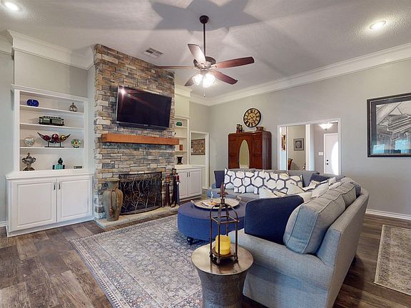 3rd image of 19 Treasure Hill Dr