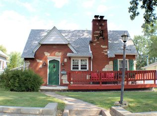 306 18th Pl, Clinton, IA 52732