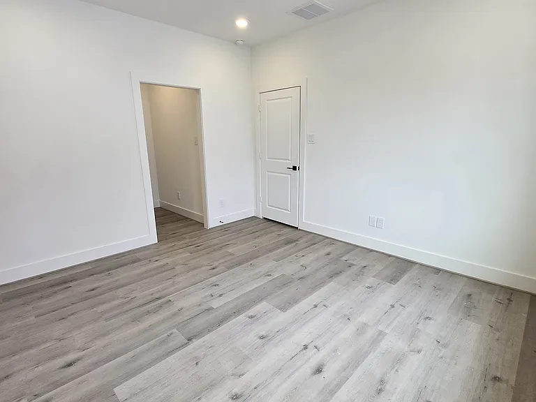 2706 Nagle St — Photo 50