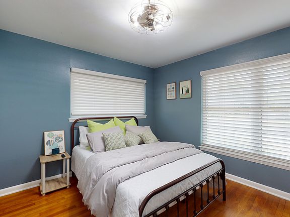 3rd image of 146 Teakwood Ln