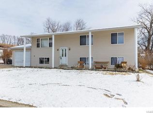 8 Harris Dr, Saint Peters, MO 63376