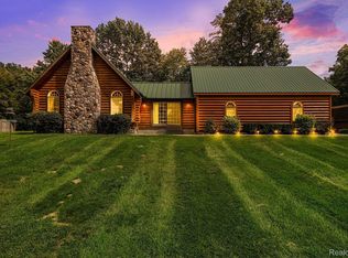 210 Gray Rd, Lapeer, MI 48446