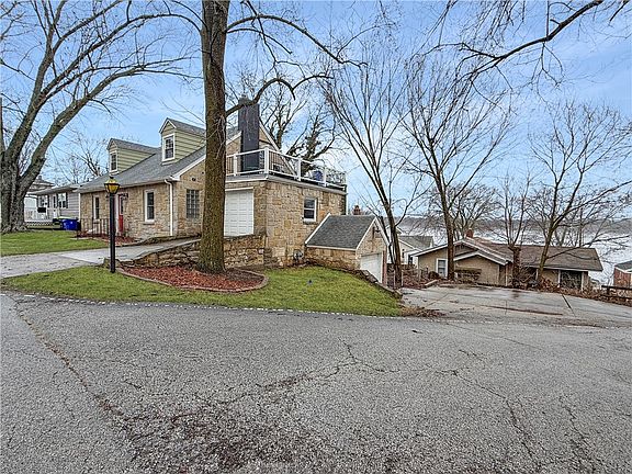 3rd image of 4165 E Park Ln