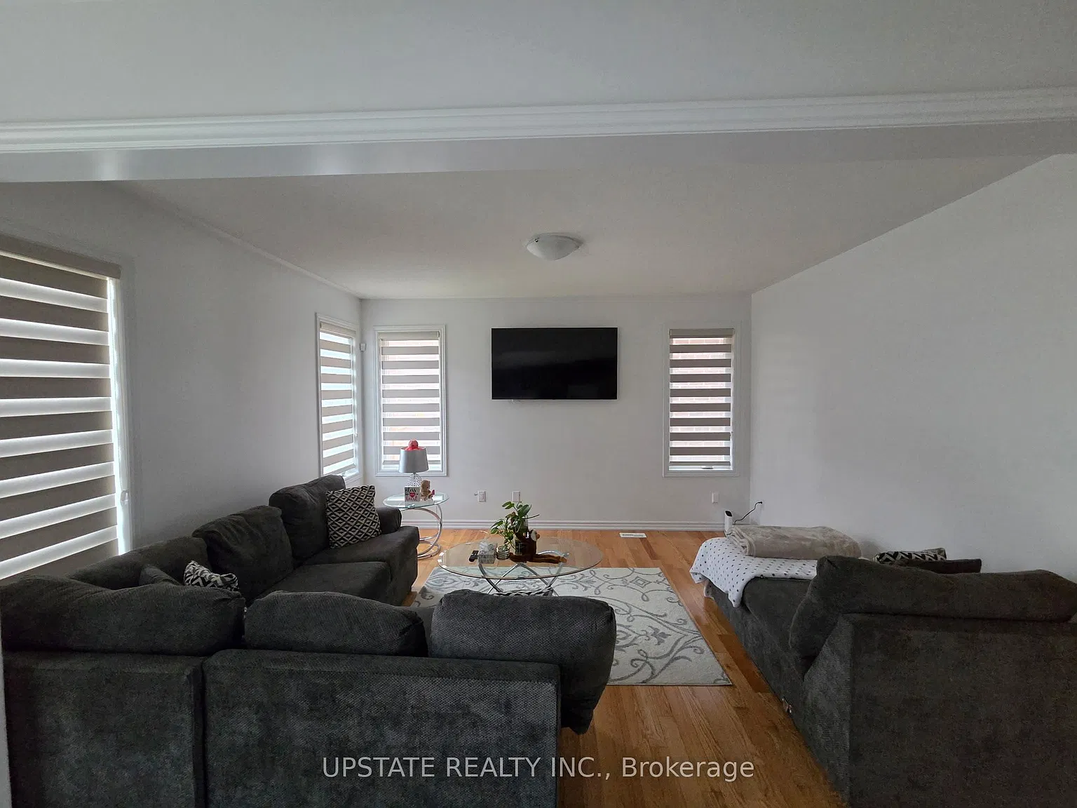 4 bed, $2,700 — Photo 3