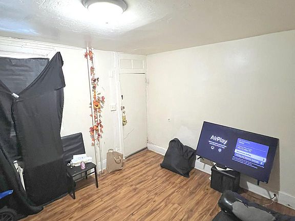 3rd image of 614 W 8th St