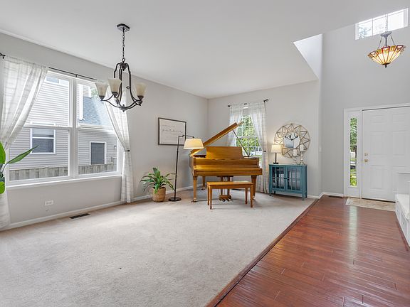 4th image of 2442 Prescott Dr
