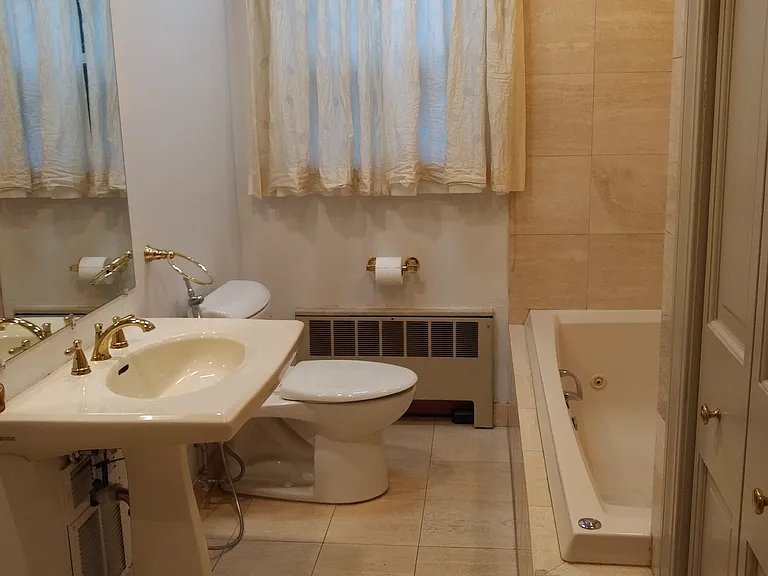 second bath with tub. Bluetooth ceiling speaker