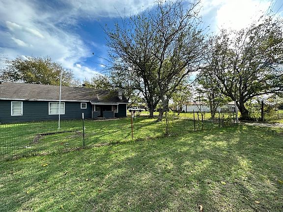 2046 Fm 121, Whitewright, TX 75491 | MLS #20458824 | Zillow