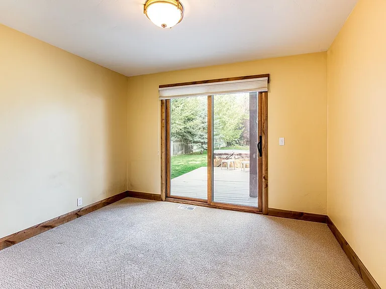2689 Holiday Ranch Loop Rd — Photo 18