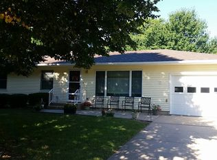 7 Belmont Dr, York, NE 68467