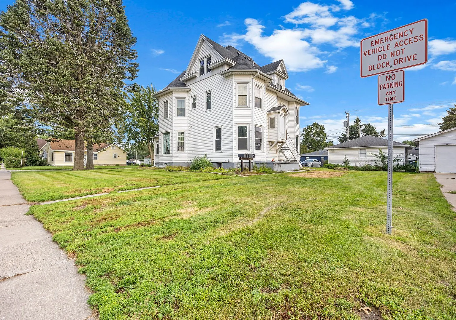302 S Fourth St — Photo 1