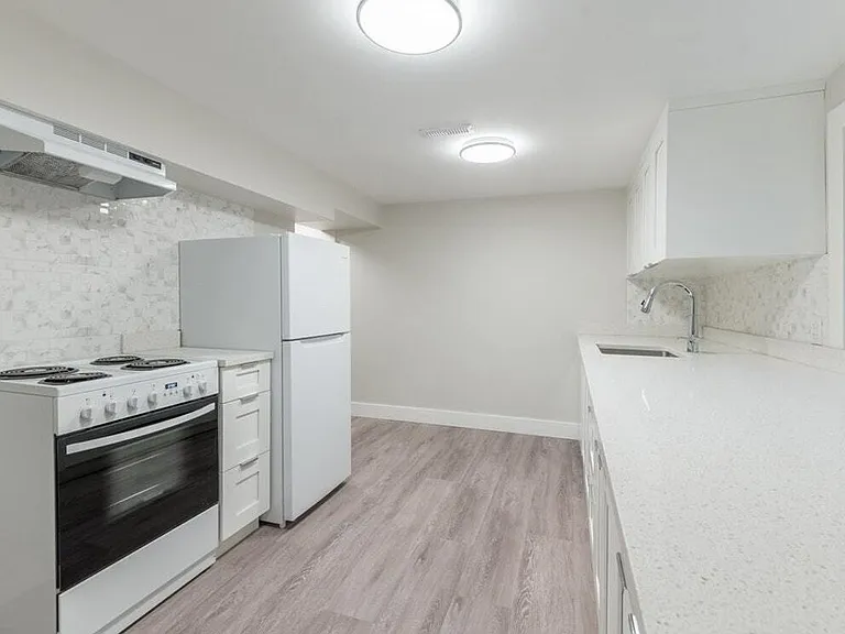 3403 Carolina St — Photo 5