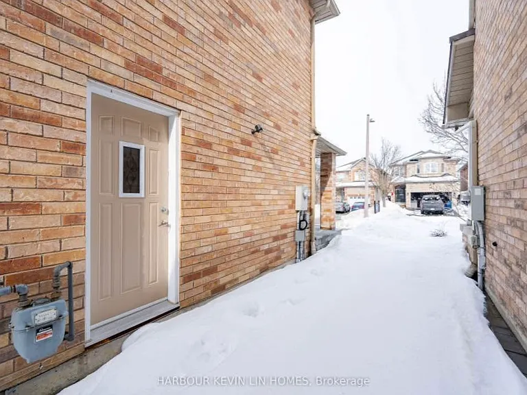 106 Blackthorn Dr #BASEMENT — Photo 4