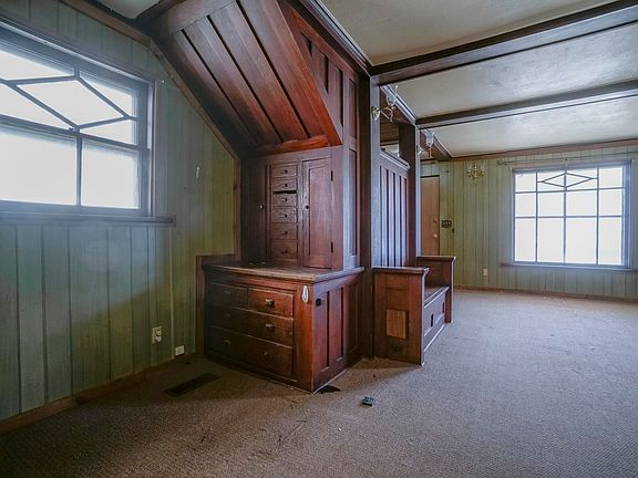 4th image of 1146 N Main St
