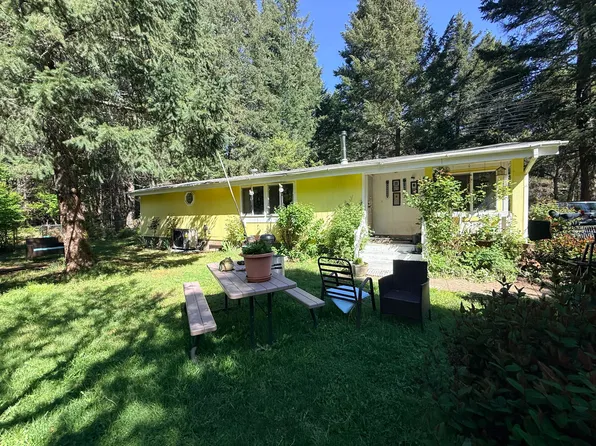 450 Jackadel Ln, Cave Junction, OR 97523