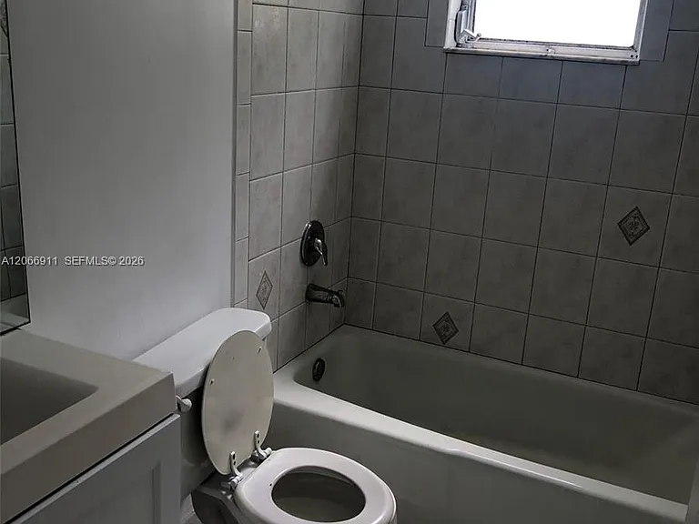 220 SW 9th Ave #201 — Photo 11