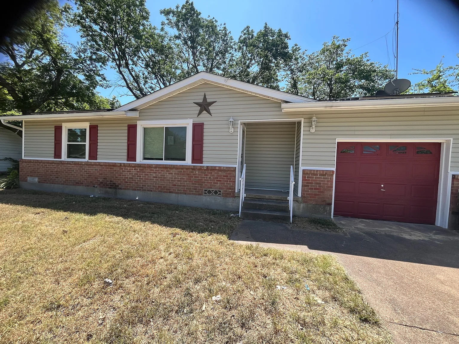 110 Leighton Drive - 1 — Photo 1