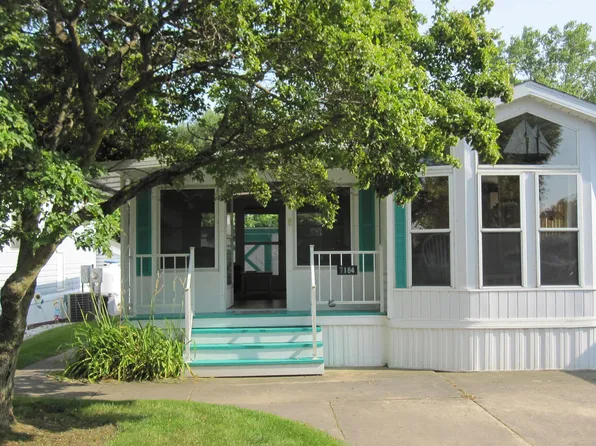 7184 Ben Franklin Dr, Lexington, MI 48450