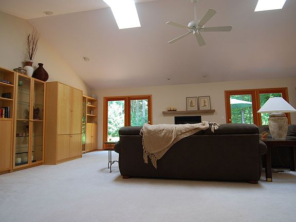 5th image of 10489 Leeway Ave NW