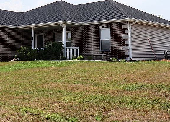 3rd image of 190 Arnold Dr