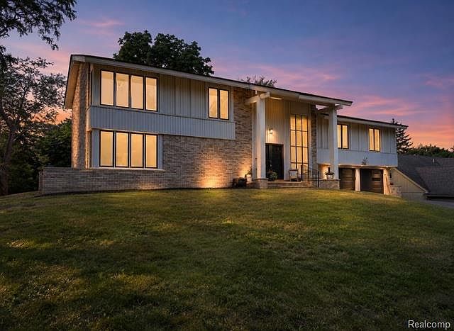 1st image of 3261 Bloomfield Park Dr