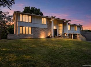 3261 Bloomfield Park Dr, West Bloomfield, MI 48323