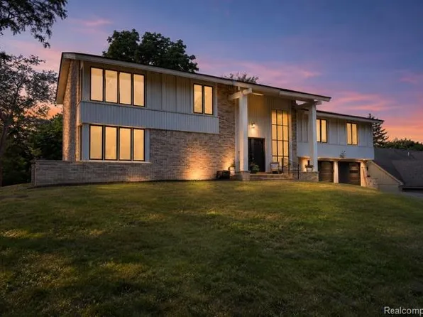 3261 Bloomfield Park Dr, West Bloomfield, MI 48323